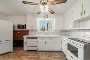 349 Amity Rd, Bethany, CT 06524 - Photo 3