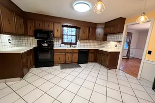 12 Hilltop Dr, Canton, CT 06019 - Photo 5