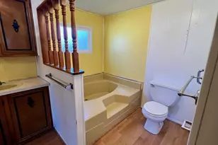 6 B St, Groton, CT 06340 - Photo 11