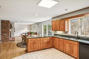 63 Duncaster Rd, Bloomfield, CT 06002 - Photo 11