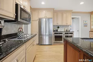 47 Hillsboro Dr, West Hartford, CT 06107 - Photo 21