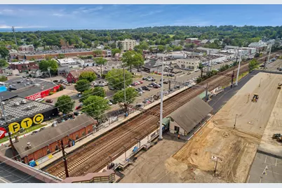 318 Pine Creek Avenue, Fairfield, CT 06824 - Photo 17