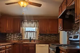 401 Frost Rd, Waterbury, CT 06705 - Photo 7