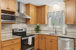 7 Tamarack Ln, Simsbury, CT 06070 - Photo 7