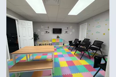 553 Center Street Extension, Bridgeport, CT 06604 - Photo 9