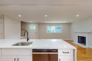 32 Miles Standish Dr, West Hartford, CT 06107 - Photo 11