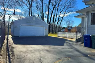 121 Richfield Rd, Bridgeport, CT 06606 - Photo 3