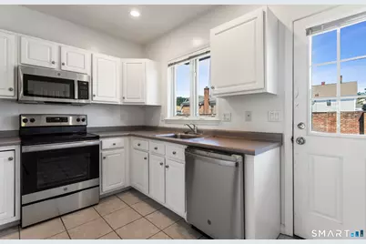 17 Dolsen Place, Stamford, CT 06901 - Photo 11