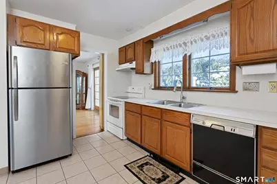 27 Glendale Circle, Stamford, CT 06906 - Photo 11