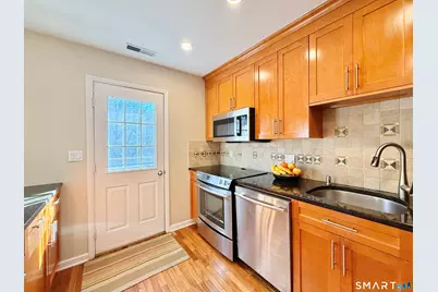 2289 Bedford Street #H13, Stamford, CT 06905 - Photo 9