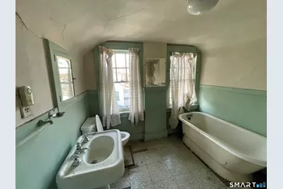 366 Brooklawn Avenue, Bridgeport, CT 06604 - Photo 19