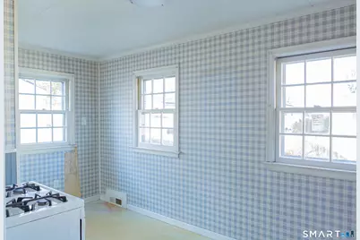 496 Burnsford Avenue, Bridgeport, CT 06606 - Photo 13