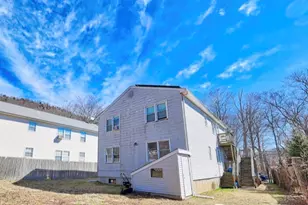 18 W Hills Rd, New Haven, CT 06515 - Photo 7