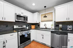 42 Chapman Chase, Windsor Locks, CT 06096 - Photo 11