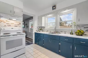 19 Barmore Dr E, Stamford, CT 06905 - Photo 5