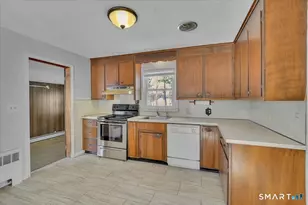 97 Arcellia Dr, Manchester, CT 06042 - Photo 5