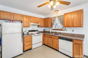 2 Cathy Ln, Waterbury, CT 06704 - Photo 9