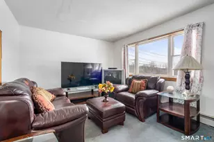 2 Cathy Ln, Waterbury, CT 06704 - Photo 5