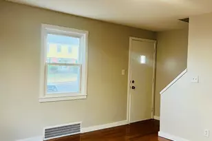 10 Baltic St, Hartford, CT 06112 - Photo 3