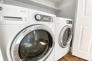 251 Melville Dr, Fairfield, CT 06825 - Photo 7