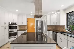 211 Pinewood Rd, Stamford, CT 06903 - Photo 13