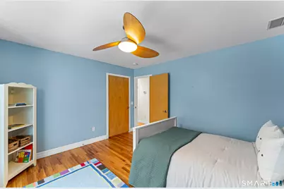 211 Pinewood Road, Stamford, CT 06903 - Photo 25