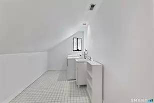 211 Pinewood Rd, Stamford, CT 06903 - Photo 31