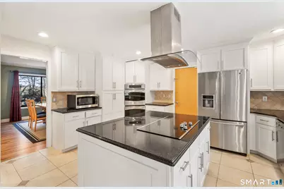 211 Pinewood Road, Stamford, CT 06903 - Photo 11