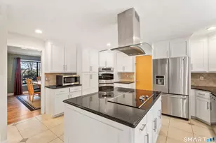 211 Pinewood Rd, Stamford, CT 06903 - Photo 11