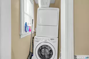 22 Roosevelt St, Bridgeport, CT 06608 - Photo 25