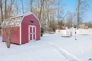 43 Roxbury Ct, East Lyme, CT 06357 - Photo 3