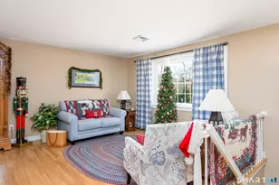 43 Roxbury Ct, East Lyme, CT 06357 - Photo 9