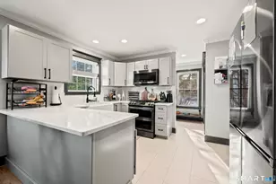 37 Kenmore Ave, Waterbury, CT 06708 - Photo 9