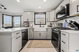 37 Kenmore Ave, Waterbury, CT 06708 - Photo 11