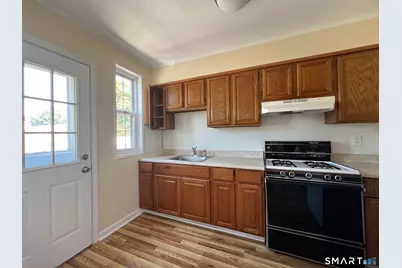 35 Nob Hill Circle #D, Bridgeport, CT 06610 - Photo 3