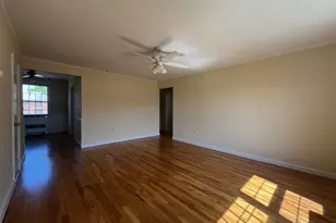 35 Nob Hill Cir, Bridgeport, CT 06610 - Photo 5