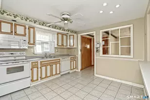 71 Sycaway St, West Haven, CT 06516 - Photo 9