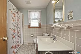 71 Sycaway St, West Haven, CT 06516 - Photo 17