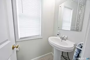 27 Amber Pl, Waterbury, CT 06705 - Photo 11