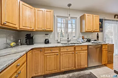 27 Amber Place, Waterbury, CT 06705 - Photo 5