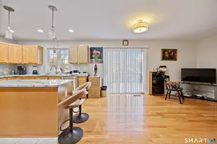 27 Amber Pl, Waterbury, CT 06705 - Photo 3