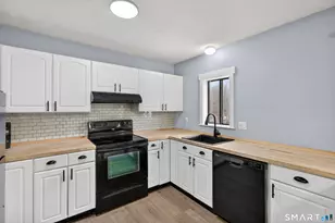 124 Lantern Park Dr, Naugatuck, CT 06770 - Photo 7