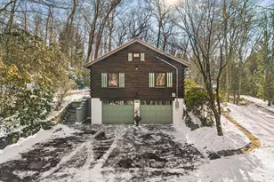 4 Rowledge Pond Rd, Newtown, CT 06482 - Photo 3