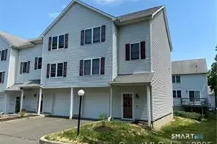 11 Mannions Ln, Danbury, CT 06810 - Photo 1