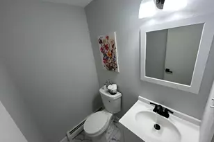 111 Sutton Pl, Bloomfield, CT 06002 - Photo 5