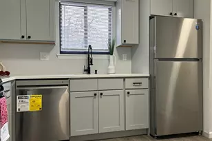 111 Sutton Pl, Bloomfield, CT 06002 - Photo 21