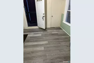 800 Hallett Street #2nd left, Bridgeport, CT 06608 - Photo 5