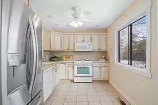 638 Onondaga Ln, Stratford, CT 06614 - Photo 9