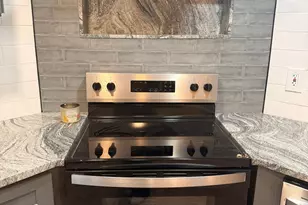 8 Eddy Ct, Montville, CT 06370 - Photo 3