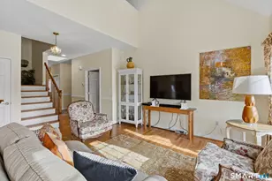 8 Old Barn Rd, East Windsor, CT 06088 - Photo 13